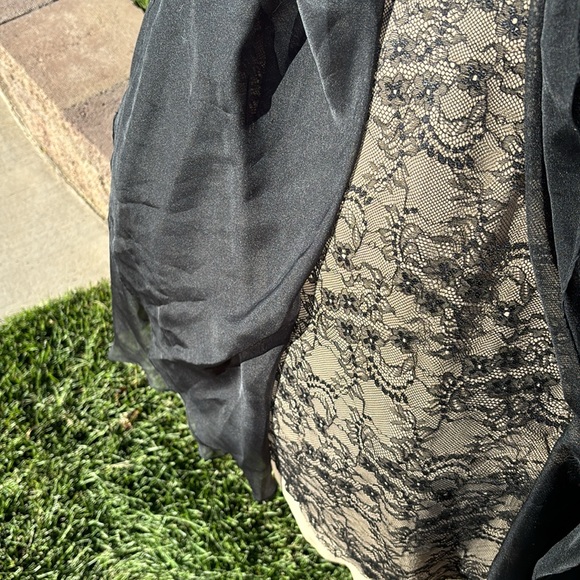 Sherri Hill Gown Size 2, Waist 25”, Bust 31” - Picture 4 of 12